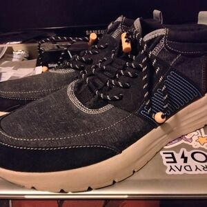 Women's Casual High-Top Sneakers - Black and Cream